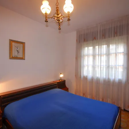 Clara Villa *